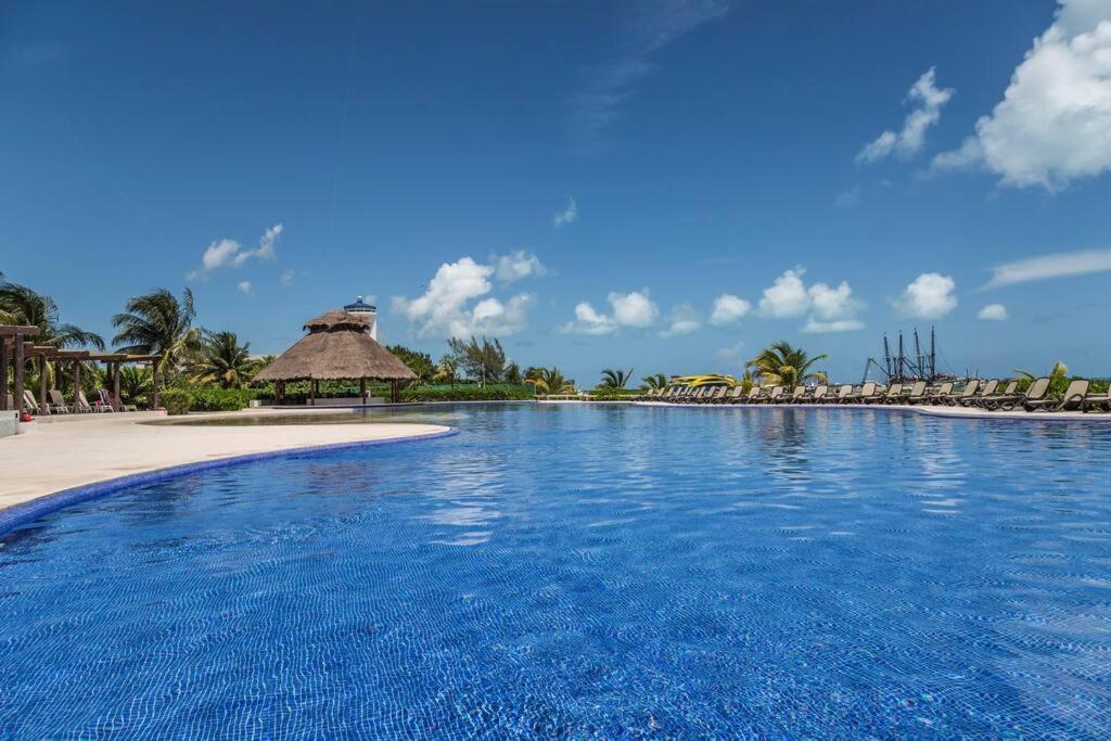 Reef Beachfront 3Bdr Apartment By Casa Paraiso Cancún Kültér fotó